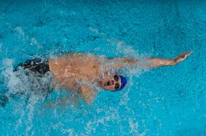Ryan Lochte places first in 200 backstroke IM prelims at 2007 US nationals.