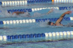 Diana Munz, top, just out-touched Kalyn Keller in the 800 Free.
(Photo: M. Collins)