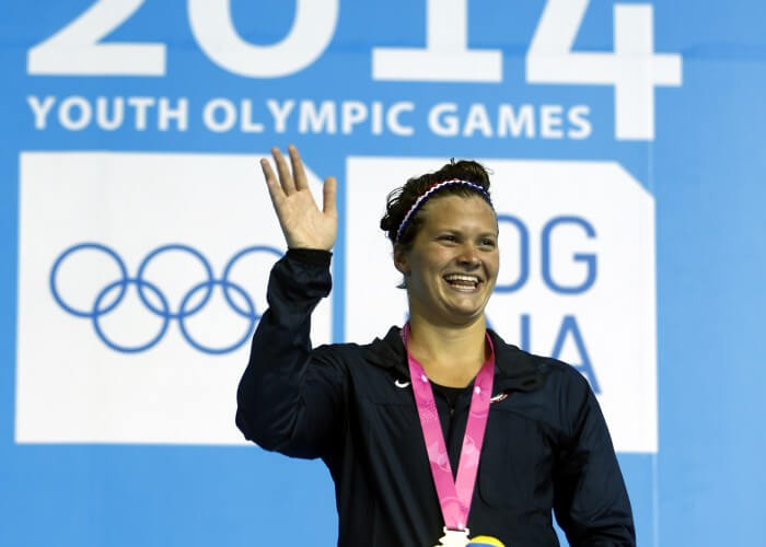 (140818) -- NANJING, Aug 18, 2014 (Xinhua) -- Clara Smiddy(C)of United States of American poses on the podium during the Women's 100m Backstroke match at Nanjing 2014 Youth Olympic Games in Nanjing, capital of east China's Jiangsu Province, on Aug. 18, 2014.Clara Smiddy of United States of American won the gold medal.(Xinhua/Fei Maohua)(hhx)