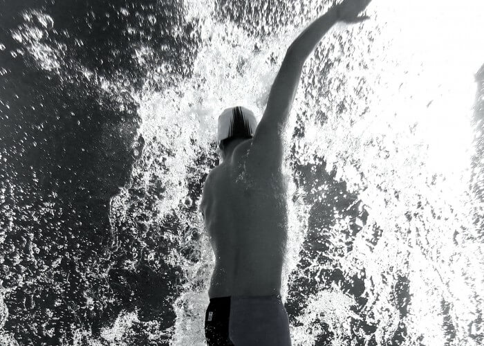 (140817) -- NANJING, Aug. 17, 2014 (Xinhua) -- Li Guangyuan of China swims during the Men's 100m Backstroke Semifinal at Nanjing 2014 Youth Olympic Games in Nanjing, capital of east China's Jiangsu Province, August 17, 2014. (Xinhua/Ding Xu) (txt)