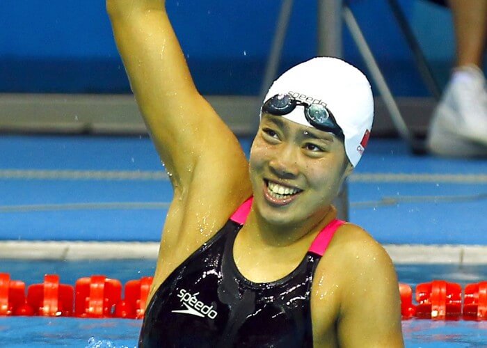 (140819) -- Nanjing,Aug 19,2014 (Xinhua) -- Gold medalist Shen Duo of China celebrates after the women's 100m Freestyle final of swimming event of Nanjing 2014 Youth Olympic Games in Nanjing, capital of east China's Jiangsu Province, on Aug. 19, 2014. (Xinhua/Ding Xu) (txt)