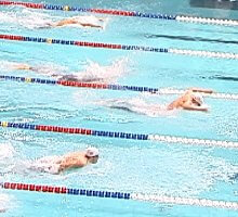 Tom Malchow leads, with Michael Phelps (bottom) and Jeff Somensatto fighting for second.