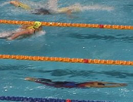 Misty Hyman shows her underwater dominance coming off the last wall in the lead and holding on for victory.