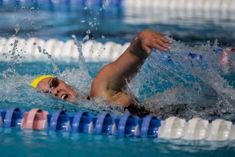 Chloe Sutton takes second in the 1500 freestyle.