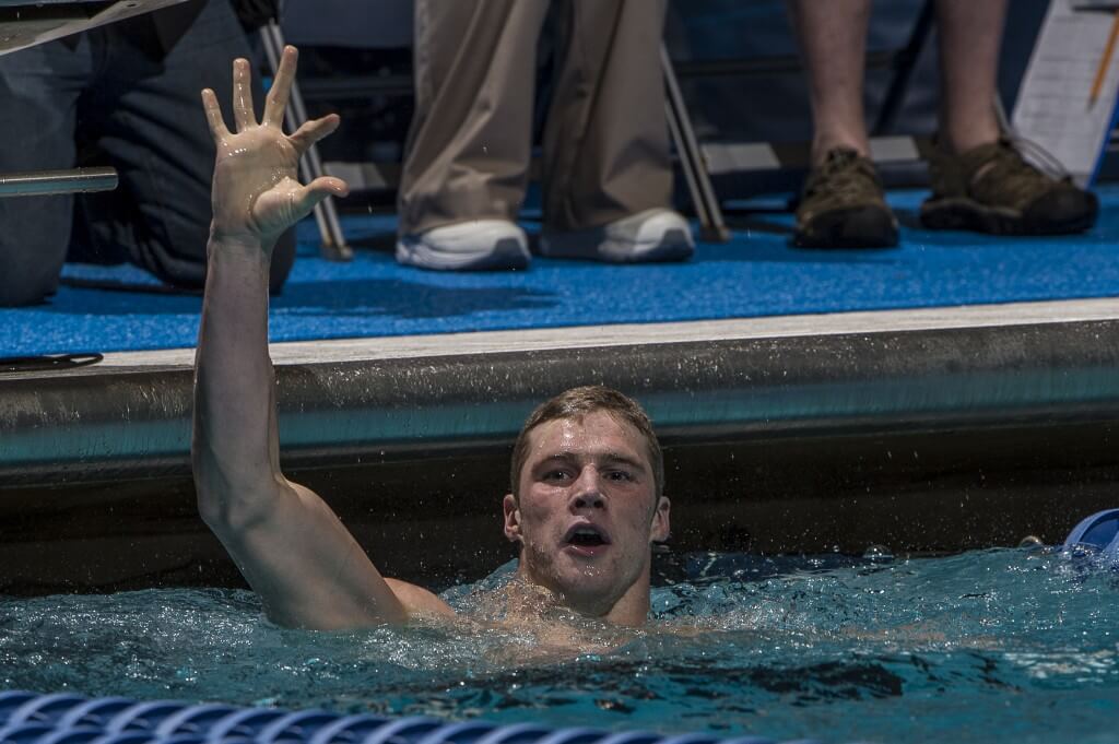 Kevin Cordes breaks his own American record in the 200 breaststroke.