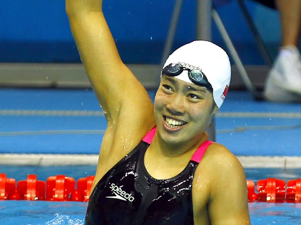 (140819) -- Nanjing,Aug 19,2014 (Xinhua) -- Gold medalist Shen Duo of China celebrates after the women's 100m Freestyle final of swimming event of Nanjing 2014 Youth Olympic Games in Nanjing, capital of east China's Jiangsu Province, on Aug. 19, 2014. (Xinhua/Ding Xu) (txt)