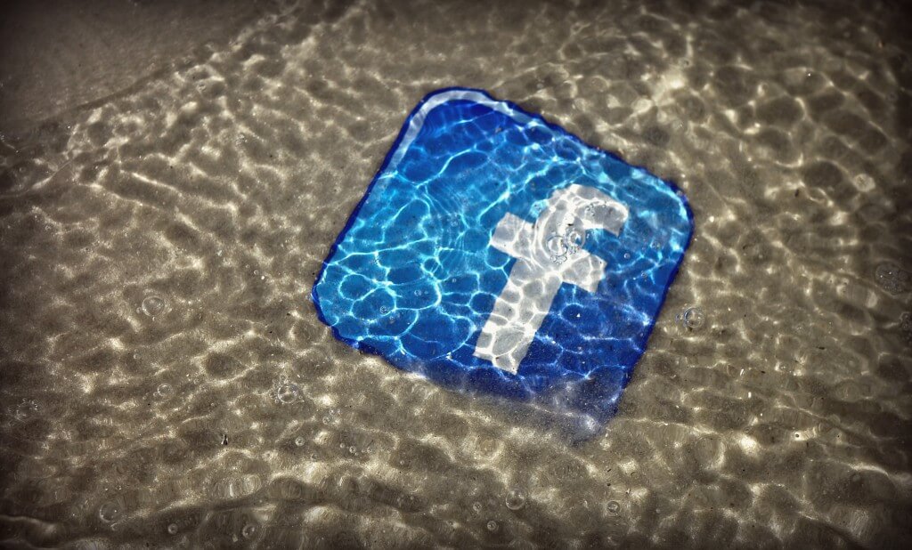 internet-swimming-social-media