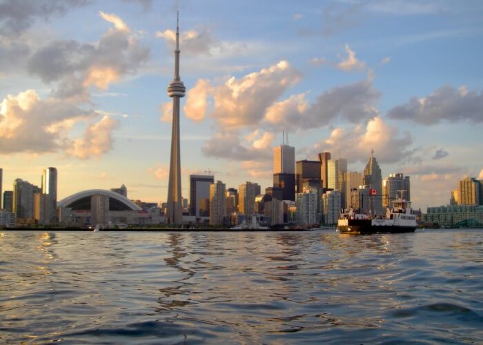 Skyline_of_Toronto_viewed_from_Harbour