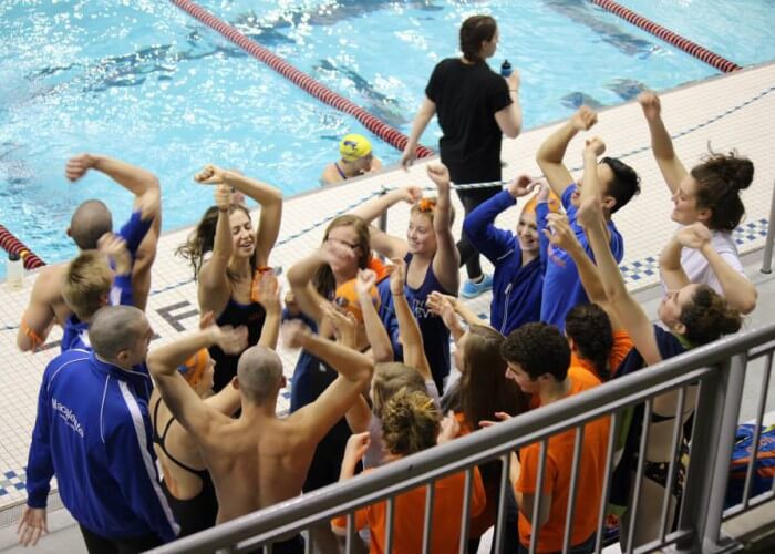 Macalester_Swimming_and_Diving_Conference_2015_Cheering