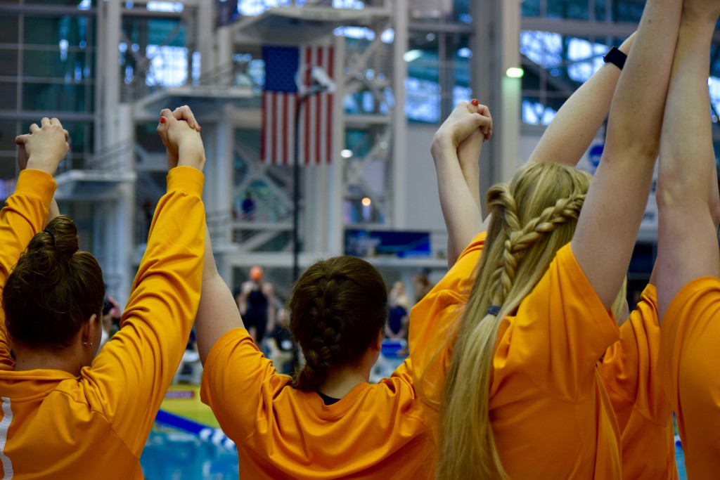 tennessee-vols-cheer-support-team-ncaas-2016