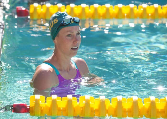 emma-mckeon-looking-for-her-50-free-time-at-2016-santa-clara