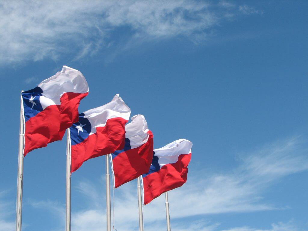 Chile_flags_in_Puerto_Montt
