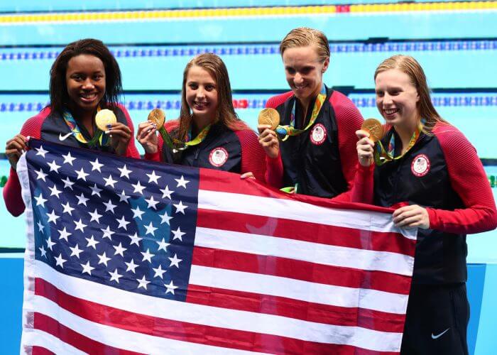 america-women-podium-400-medley-relay-manuel-baker-vollmer-king