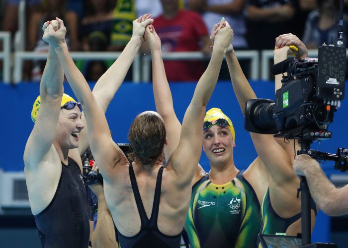 campbell-mckeon-elmslie-celebrate-hold-hands-2016-rio-olympics-world-record-gold