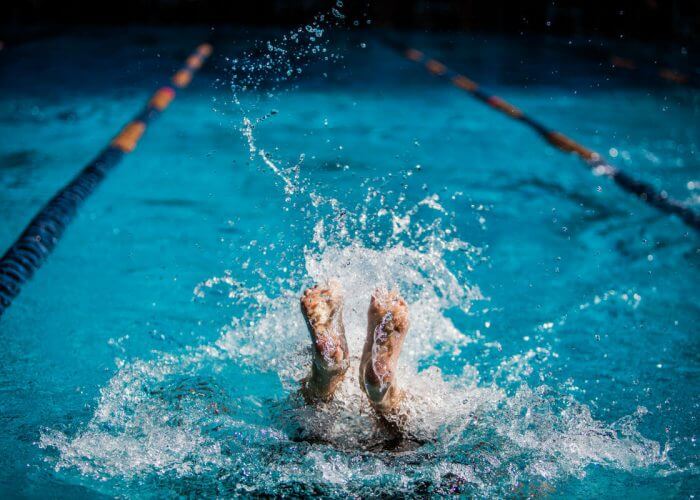 swimmer-flip-turn-feet