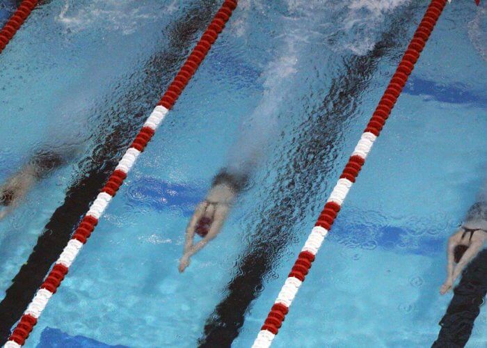 swimmers-underwaters-beginning-of-race