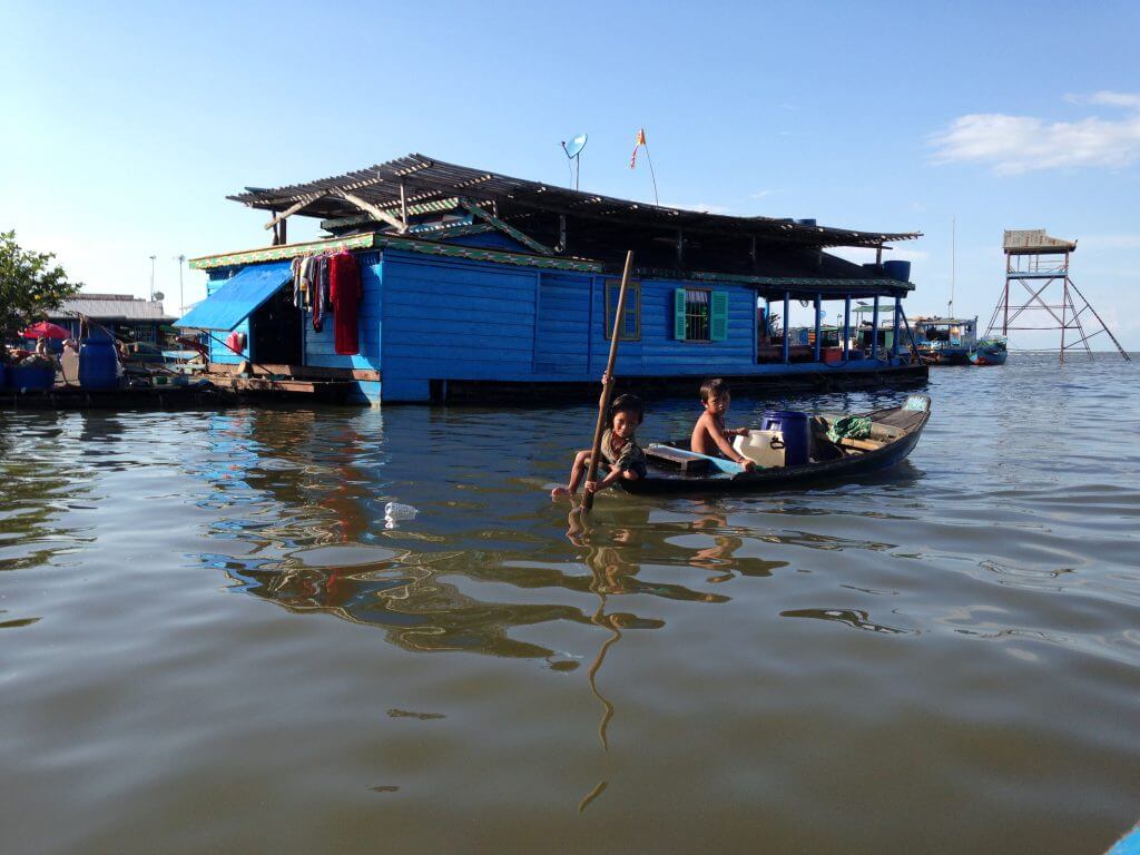 children on boat klkh