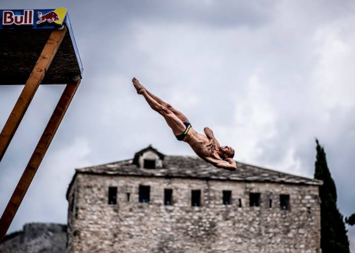 Michal Navratil of the Czech Republic dives from the 27 metre platform on Stari Most during the first competition day of the sixth stop at the Red Bull Cliff Diving World Series in Mostar, Bosnia and Herzegovina on September 7, 2018. // Dean Treml/Red Bull Content Pool // AP-1WU1DDTQD2111 // Usage for editorial use only // Please go to www.redbullcontentpool.com for further information. //