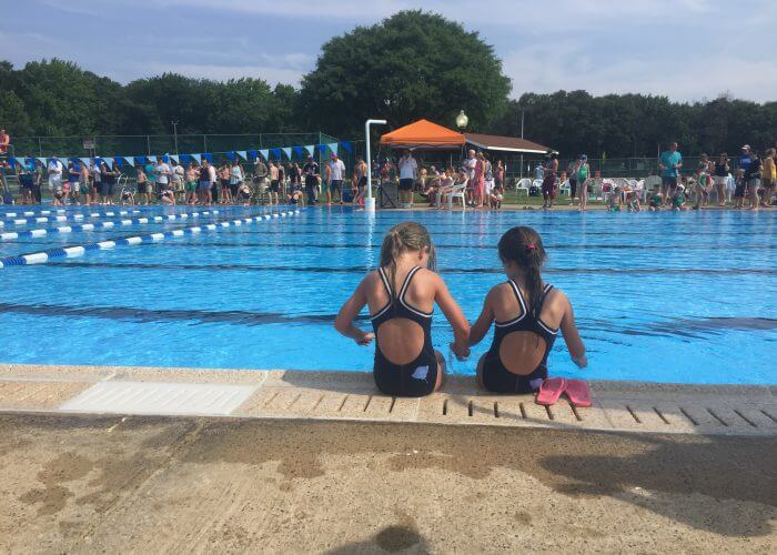 girls-sitting-by-pool