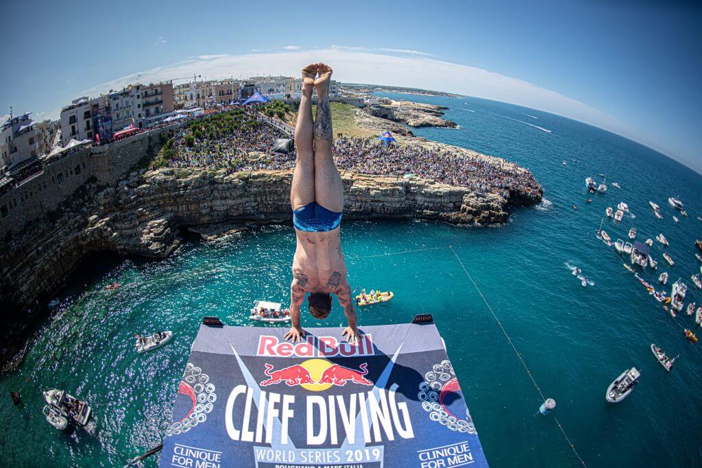 Harden hydrogen Rastløs Taking the Leap with Red Bull Cliff Diving: Extreme Sports Edition -  Swimming World News