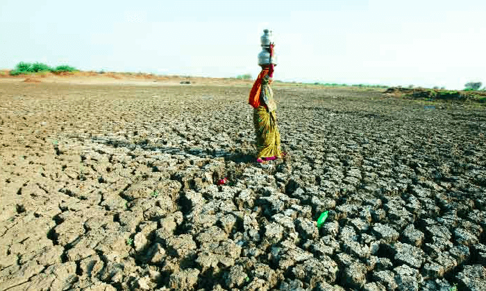 india-water-crisis-drought-woman