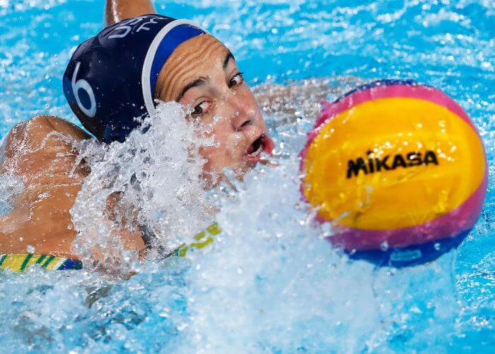 Lima, Monday, August 5, 2019 - Margaret Steffens, from the USA, fights for the ball during the Women’s Preliminary Group A Water Polo match against Brazil at the Polideportivo Villa Maria del Triunfo at the Pan American Games Lima 2019. Copyright Marcos Brindicci / Lima 2019 Mandatory credits: Lima 2019 ** NO SALES ** NO ARCHIVES **