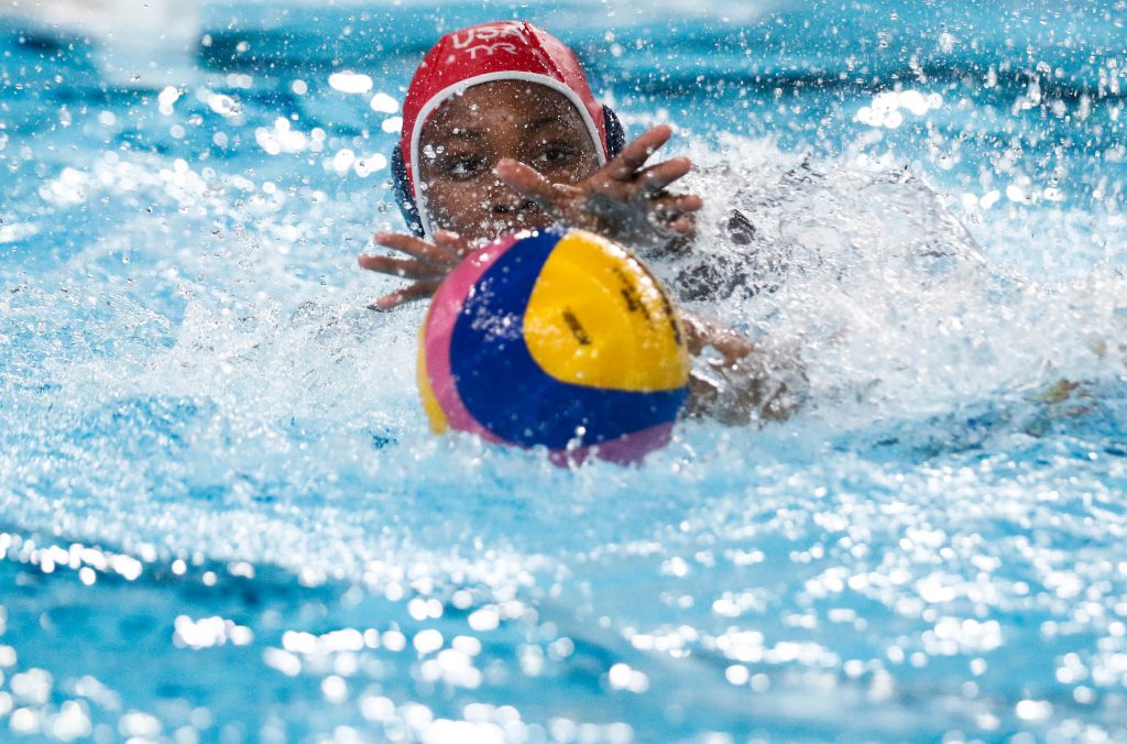 Lima, Tuesday, August 6, 2019. Ashleigh Johnson from the USA goes for the ball during her Women's Water Polo match against Venezuela at Villa María del Triunfo at the Pan American Games Lima 2019. Copyright Paul Vallejos / Lima 2019 ** NO SALES ** NO ARCHIVES **