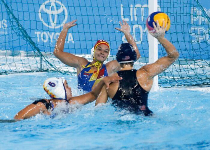 Lima, Tuesday, August 6, 2019. Soleimar Martínez and Soleylin Martínez from Venezuela faces a USA ’s team player during their Women's Water Polo match at Villa María del Triunfo at the Pan American Games Lima 2019. Copyright Paul Vallejos / Lima 2019 ** NO SALES ** NO ARCHIVES **