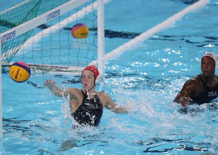 Lima, Thursday August 08, 2019 - Kiley Neushul (L) and Goalkeeper, Ashleig Johnson (R), from USA team play against players from Peru team in Women's Quarterfinal Water Polo match at Complejo Deportivo Villa Maria del Triunfo during Pan American Games Lima 2019. Copyright Vidal Tarqui / Lima 2019 Mandatory credits: Lima 2019 ** NO SALES ** NO ARCHIVES **