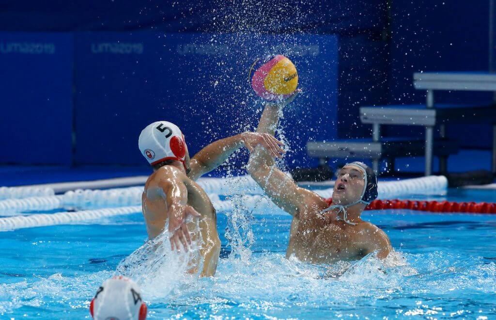 Lima, Saturday August 10, 2019 - Mathew Halajian from Canada, left, challenges for the ball against Marco Vavic from the USA at the Complejo Deportivo Villa Maria del Triunfo at the Pan American Games Lima 2019. Copyright Enrique Cuneo / Lima 2019 Mandatory credits: Lima 2019 ** NO SALES ** NO ARCHIVES **