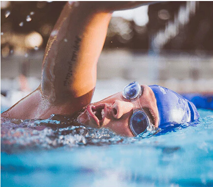 swimmer-with-prescription-goggles