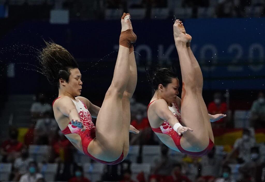 Jul 25, 2021; Tokyo, Japan; Shi Tingmao and Wang Han (CHN) during the women's synchronized 3m springboard diving competition during the Tokyo 2020 Olympic Summer Games at Tokyo Aquatics Centre. Mandatory Credit: Rob Schumacher-USA TODAY Network