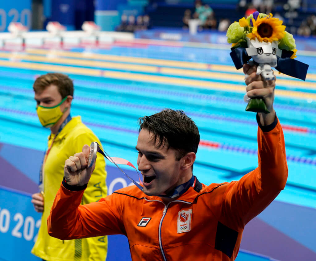 Jul 29, 2021; Tokyo, Japan; Arno Kamminga (NED) holds up his silver medal after finishing second in the men's 800m freestyle final during the Tokyo 2020 Olympic Summer Games at Tokyo Aquatics Centre. Mandatory Credit: Grace Hollars-USA TODAY Sports