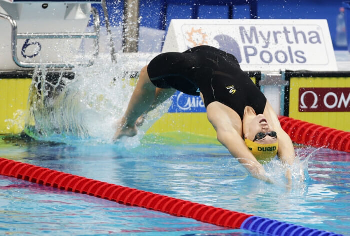 Holly Barratt backstroke start