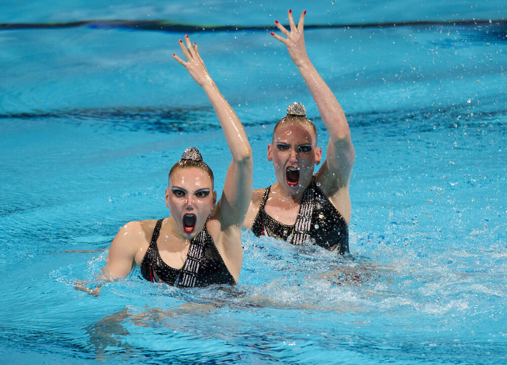 Swimming World January 2022 - The 2021 Athletes of the Year - Svetlana Romashina and Svetlana Kolesnichenko