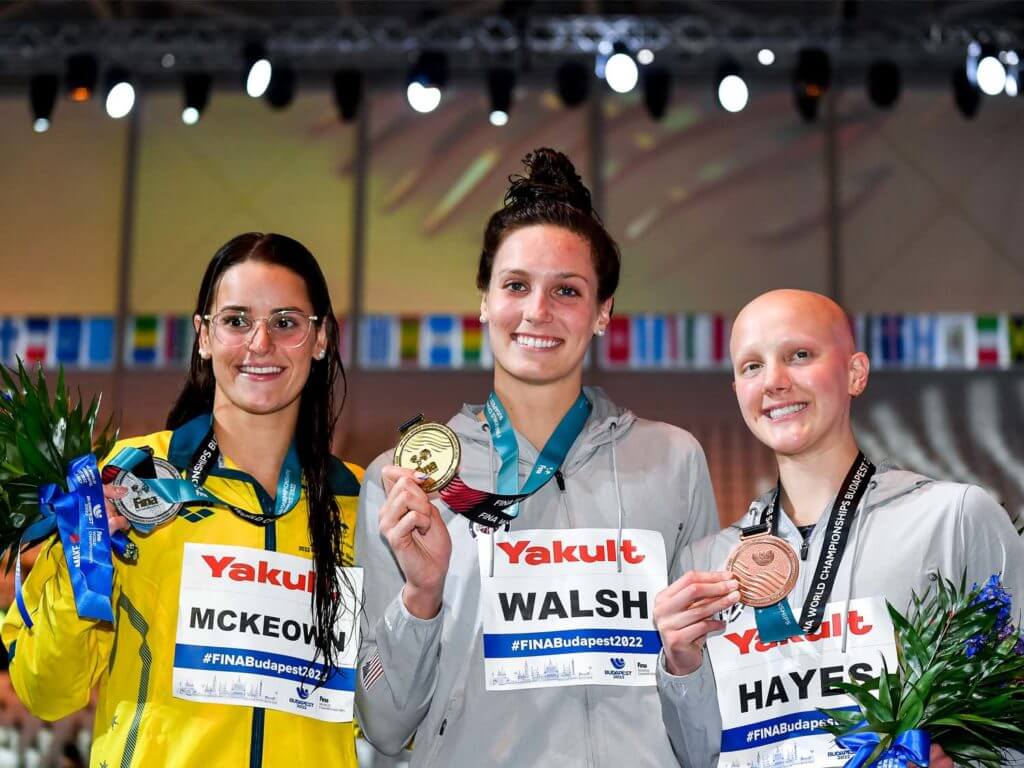 kaylee-mckeown-alex-walsh-leah-hayes-medals-200-im-2022-world-championships-budapest