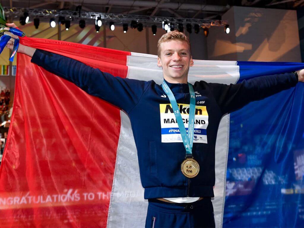 leon-marchand-200-im-2022-world-championships-budapest-medal-flag