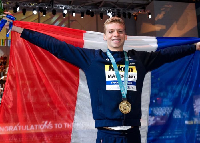leon-marchand-200-im-2022-world-championships-budapest-medal-flag