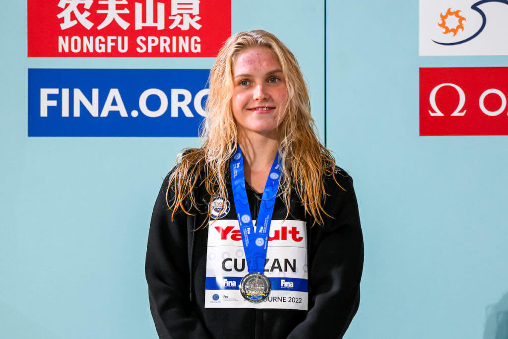 Claire Curzan of United States of America stands with the silver medal after compete in the 50m Backstroke Women Final during the FINA Swimming Short Course World Championships at the Melbourne Sports and Aquatic Centre in Melbourne, Australia, December 16th, 2022. Photo Giorgio Scala / Deepbluemedia / Insidefoto