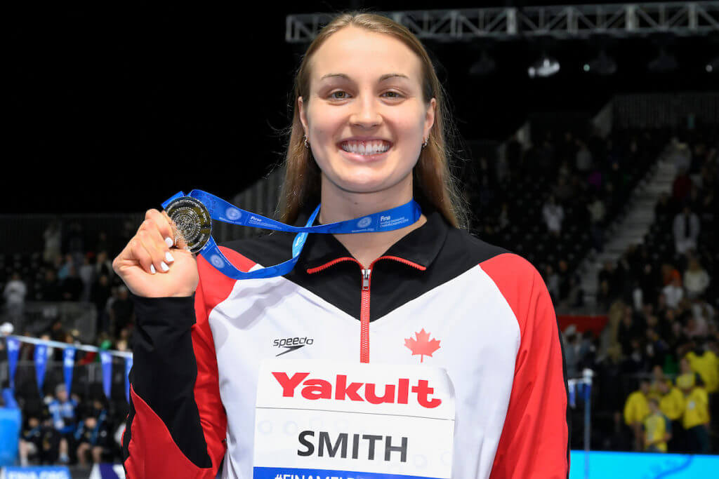 Rebecca Smith of Canada shows the silver medal after compete in the 200m Freestyle Women Final during the FINA Swimming Short Course World Championships at the Melbourne Sports and Aquatic Centre in Melbourne, Australia, December 18th, 2022. Photo Giorgio Scala / Deepbluemedia / Insidefoto