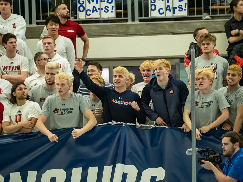 auburn-team-cheering-