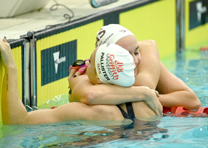 2023 World Trials Night 4 Ariarne Titmus and Lani Pallister hug