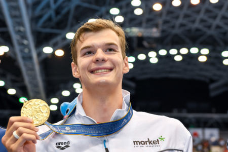 Hubert Kos of Hungary shows the gold medal after competing in the 200m Backstroke Men Final during the 20th World Aquatics Championships at the Marine Messe Hall A in Fukuoka (Japan), July 28th, 2023.