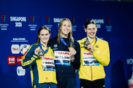 Alexandra Perkins, Gretchen Walsh, Roos VANOTTERDIJK on the podium for the 50 Butterfly