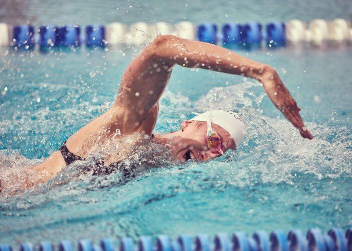 Kasia Wasick wearing THEMAGIC5 red goggles