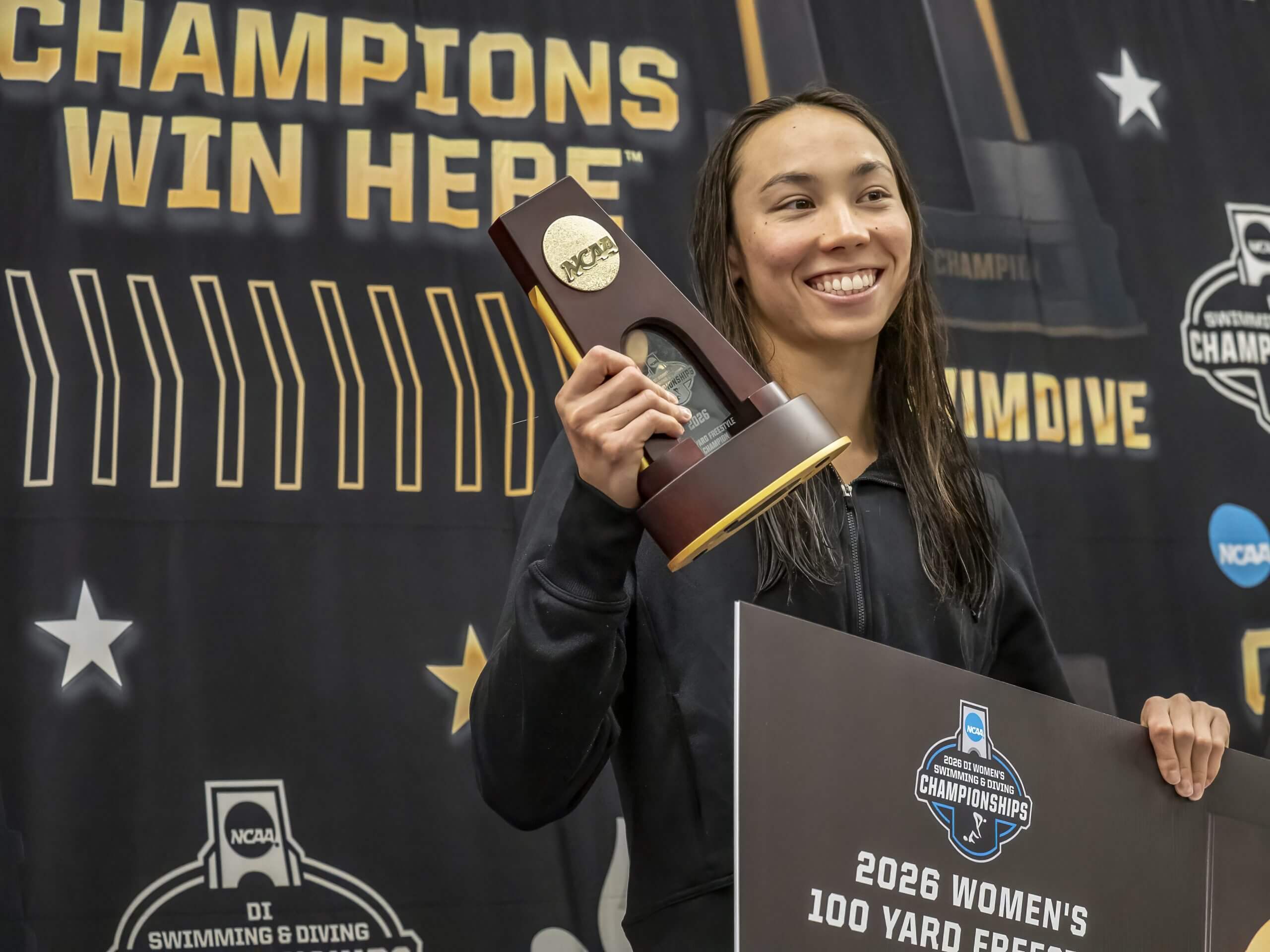 Torri Huske Wins Honda Sport Award for Swimming and Diving